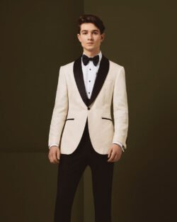 tuxedo-suit-with-american-collar
